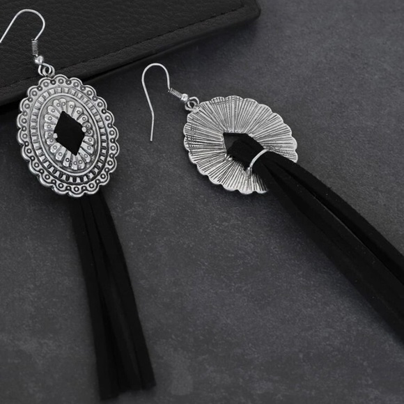 MAKE ME AND OFFER NEW Western Silver Concho Black Tassle Fringe Earring - Picture 5 of 5